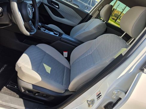 Used 2023 Nissan Rogue SV image 6