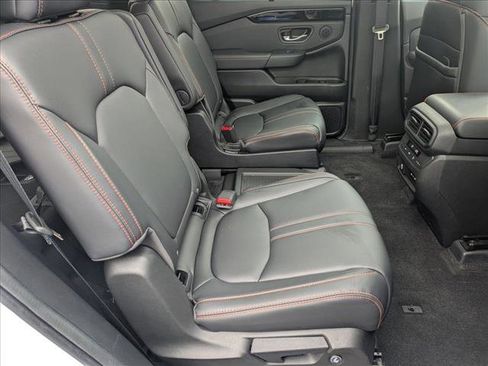 Used 2025 Honda Pilot TrailSport image 21