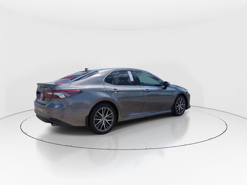 Used 2021 Toyota Camry XLE FWD image 8