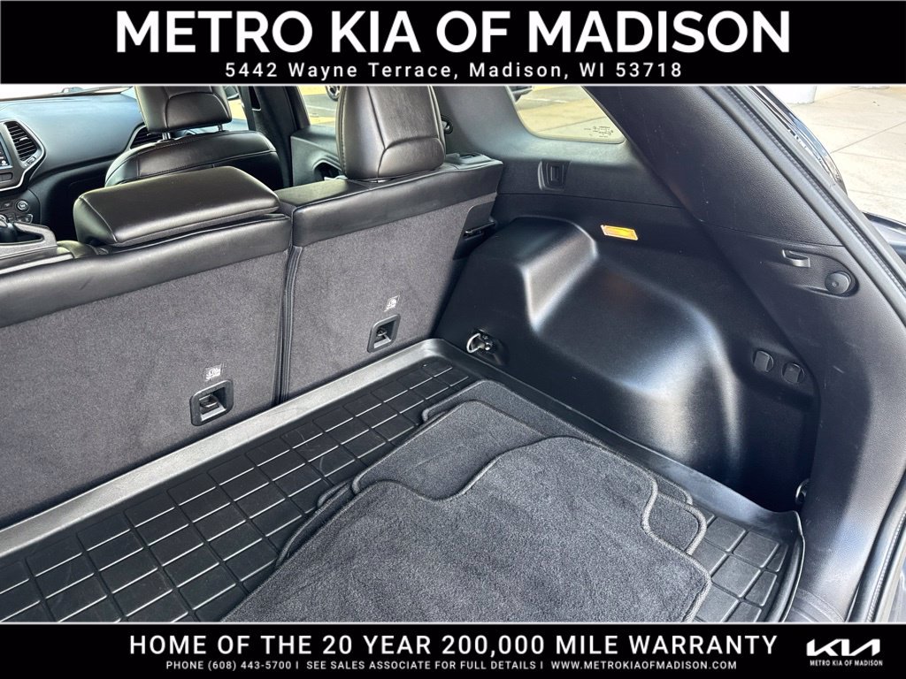Used 2021 Jeep Cherokee Latitude Lux w/ Comfort/Convenience Group AWD/4WD image 35