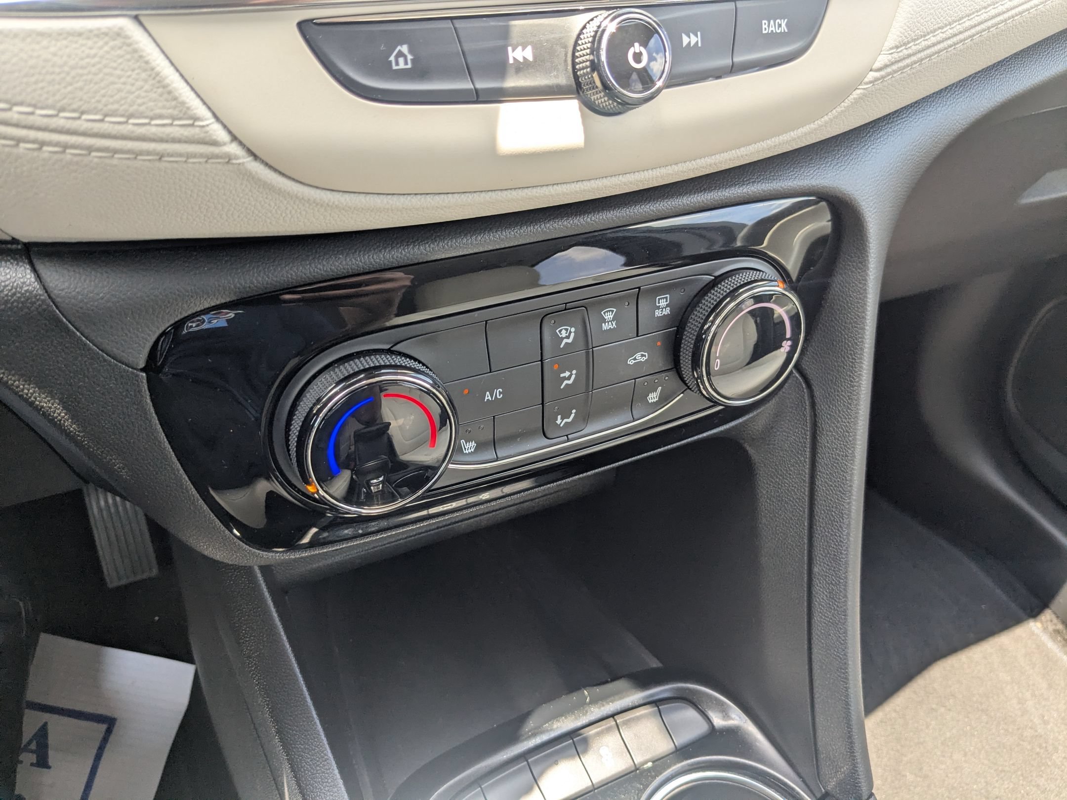 Used 2023 Buick Encore GX Preferred w/ Cold Weather Comfort Package FWD image 16