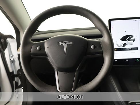 Used 2021 Tesla Model 3 Standard Range Plus image 3