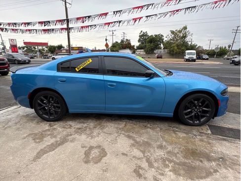 Used 2019 Dodge Charger SXT w/ Blacktop Package RWD image 6