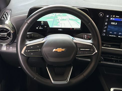 Used 2026 Chevrolet Equinox LT FWD image 4