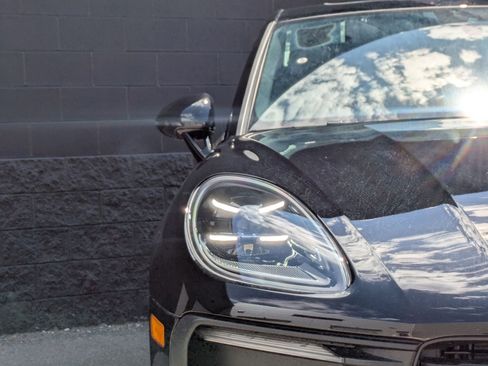 New 2025 Porsche Macan image 12