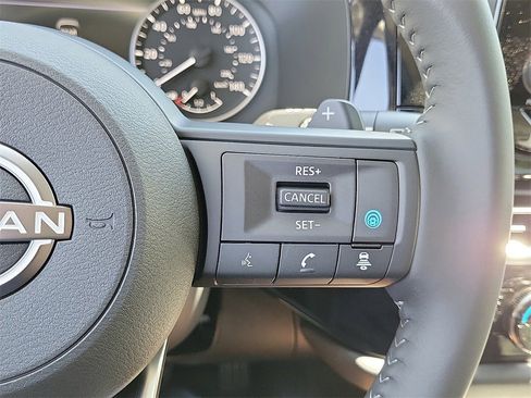 New 2025 Nissan Pathfinder SV image 7