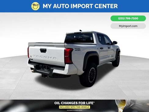 Used 2024 Toyota Tacoma TRD Off-Road AWD/4WD image 28
