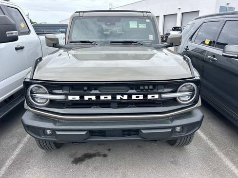 Used 2025 Ford Bronco Outer Banks AWD/4WD image 2