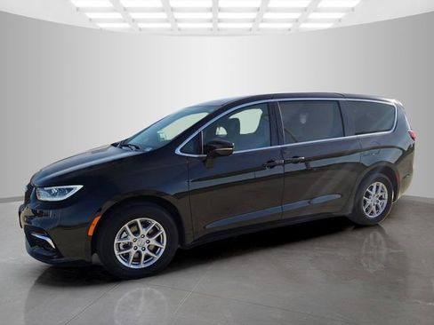 Used 2025 Chrysler Pacifica Select FWD image 6