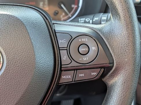 Used 2025 Toyota RAV4 XLE FWD image 20