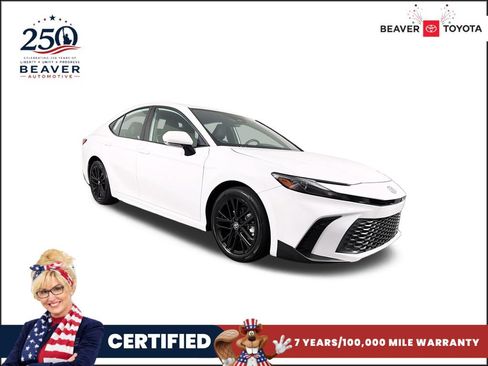 Used 2025 Toyota Camry SE FWD image 1