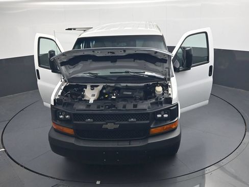 Used 2016 Chevrolet Express 2500 RWD image 54