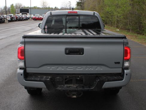 Used 2021 Toyota Tacoma TRD Off-Road w/ TRD Premium Off Road Package AWD/4WD image 6