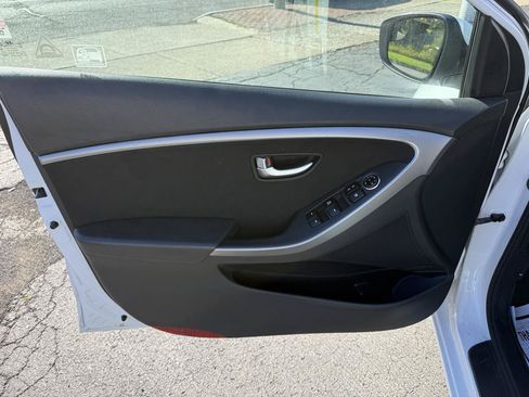 Used 2017 Hyundai Elantra GT FWD image 29
