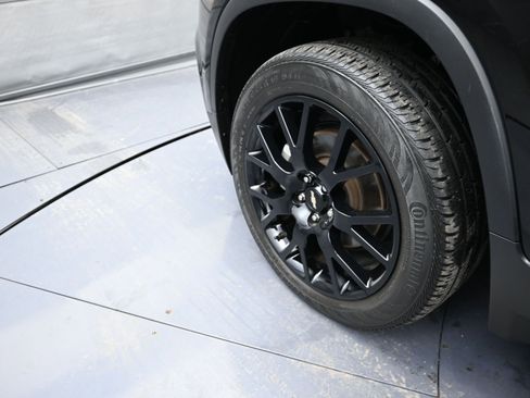 Used 2022 Chevrolet Trax LT w/ Midnight Edition image 31