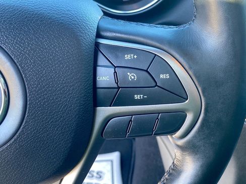 Used 2020 Jeep Grand Cherokee Limited image 19