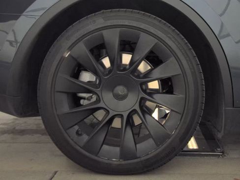 Used 2025 Tesla Model Y Long Range AWD/4WD image 12
