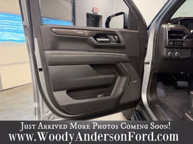 Used 2025 GMC Yukon Elevation w/ LPO, Elevation Black Package AWD/4WD image 23