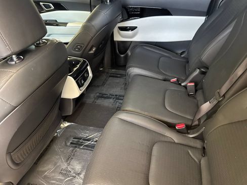 Used 2024 Kia Carnival SX Prestige FWD image 11