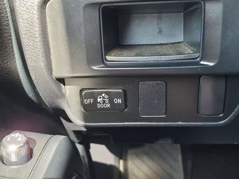 Used 2017 Toyota Tacoma SR RWD image 27