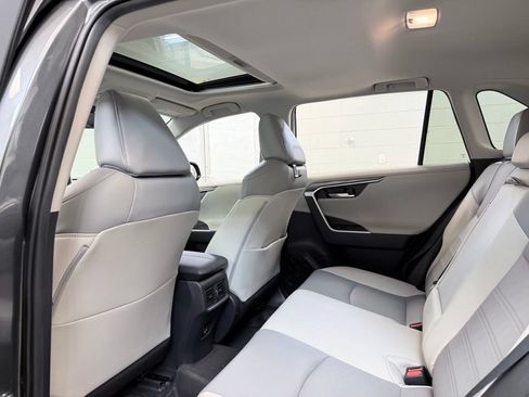 Used 2021 Toyota RAV4 Limited AWD/4WD image 20