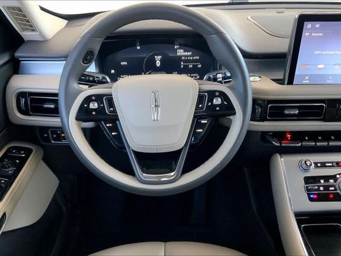 Used 2023 Lincoln Aviator AWD image 5