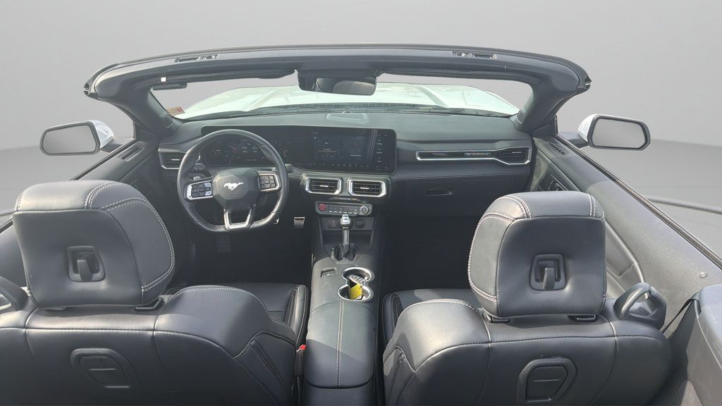 Used 2025 Ford Mustang GT Premium RWD image 3