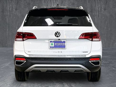 Used 2024 Volkswagen Taos SE w/ Panoramic Sunroof Package AWD/4WD image 5