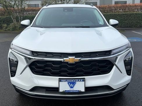 New 2026 Chevrolet Trax LT w/ Driver Confidence Package image 2