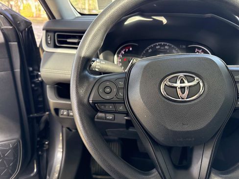 Used 2023 Toyota RAV4 XLE image 31