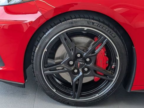 Used 2022 Chevrolet Corvette Stingray Premium Conv w/ Z51 Performance Package RWD image 4