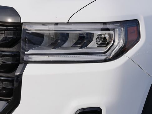 Used 2023 GMC Acadia SLE w/ Driver Convenience Package image 16