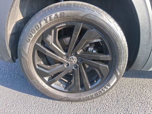 Used 2022 Volkswagen Atlas SE w/ Black Wheel Package image 10