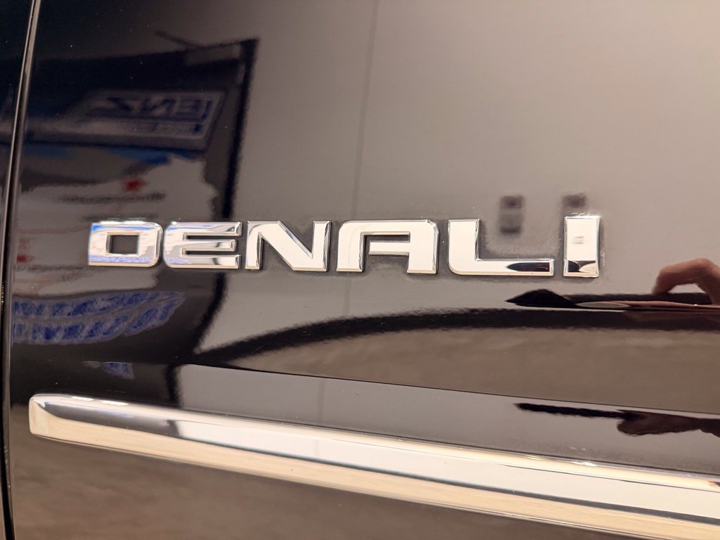 Used 2018 GMC Yukon Denali w/ Open Road Package AWD/4WD image 18