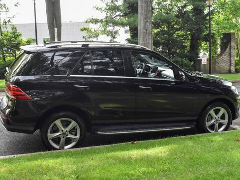 Used 2018 Mercedes-Benz GLE 350 w/ Premium 1 Package image 9