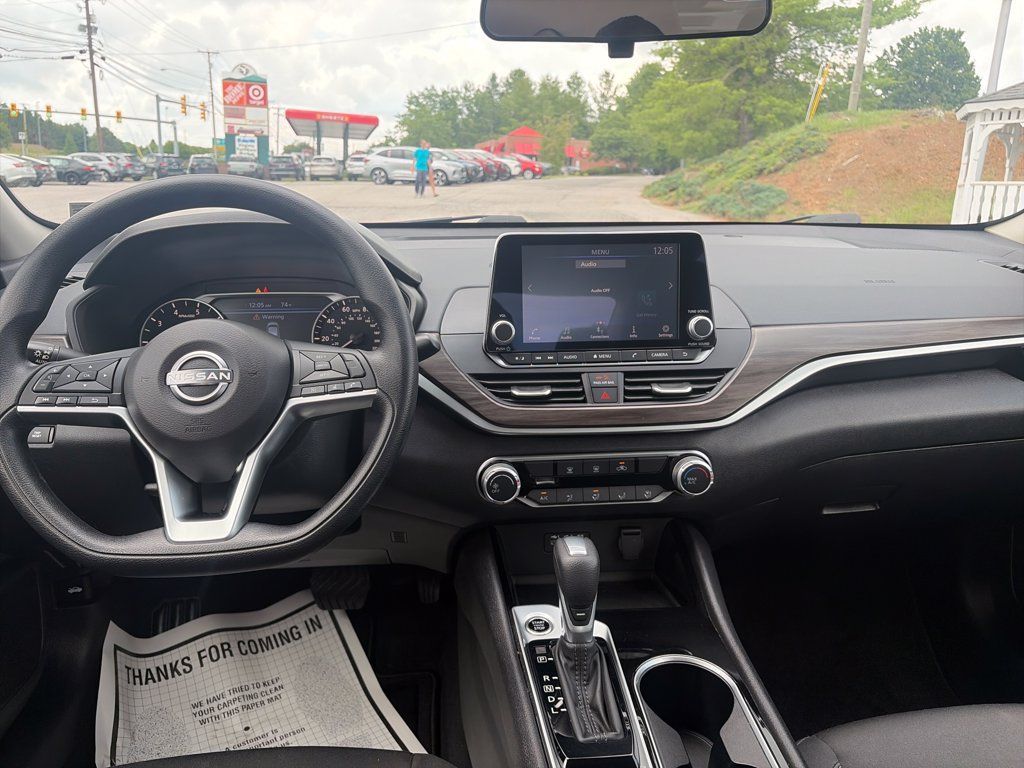 Used 2024 Nissan Altima 2.5 SV AWD/4WD image 13