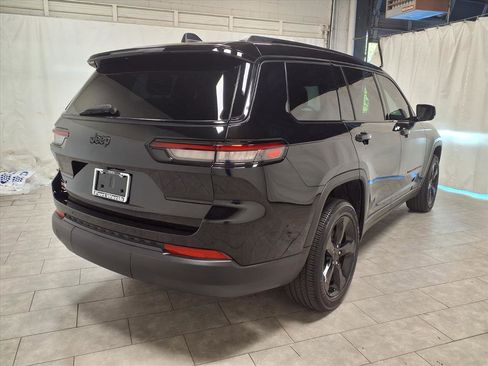 Used 2025 Jeep Grand Cherokee L Altitude image 9