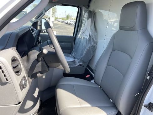 Used 2026 Ford E-450 and Econoline 450 Super Duty RWD image 4