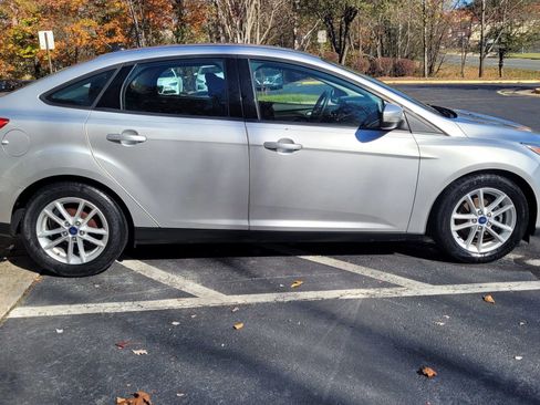 Used 2017 Ford Focus SE image 9