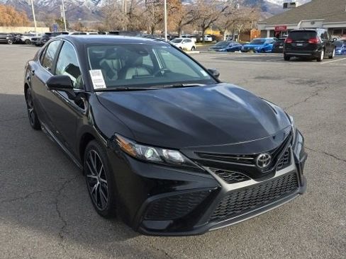 Used 2024 Toyota Camry SE image 1