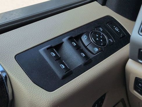 Used 2019 Ford F250 Lariat w/ Lariat Ultimate Package AWD/4WD image 32
