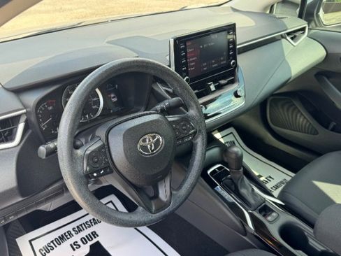 Used 2020 Toyota Corolla LE image 11