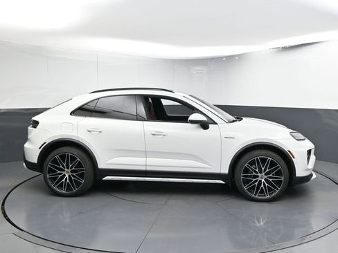 New 2024 Porsche Macan 4 Electric image 25