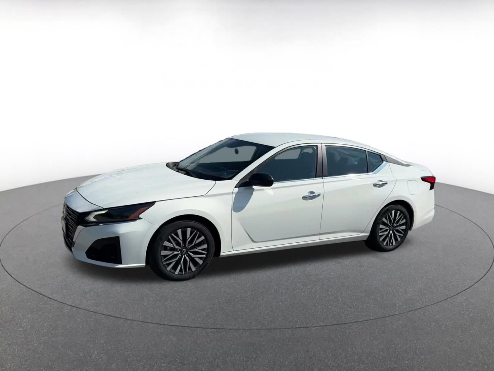 Used 2025 Nissan Altima 2.5 SV FWD image 7