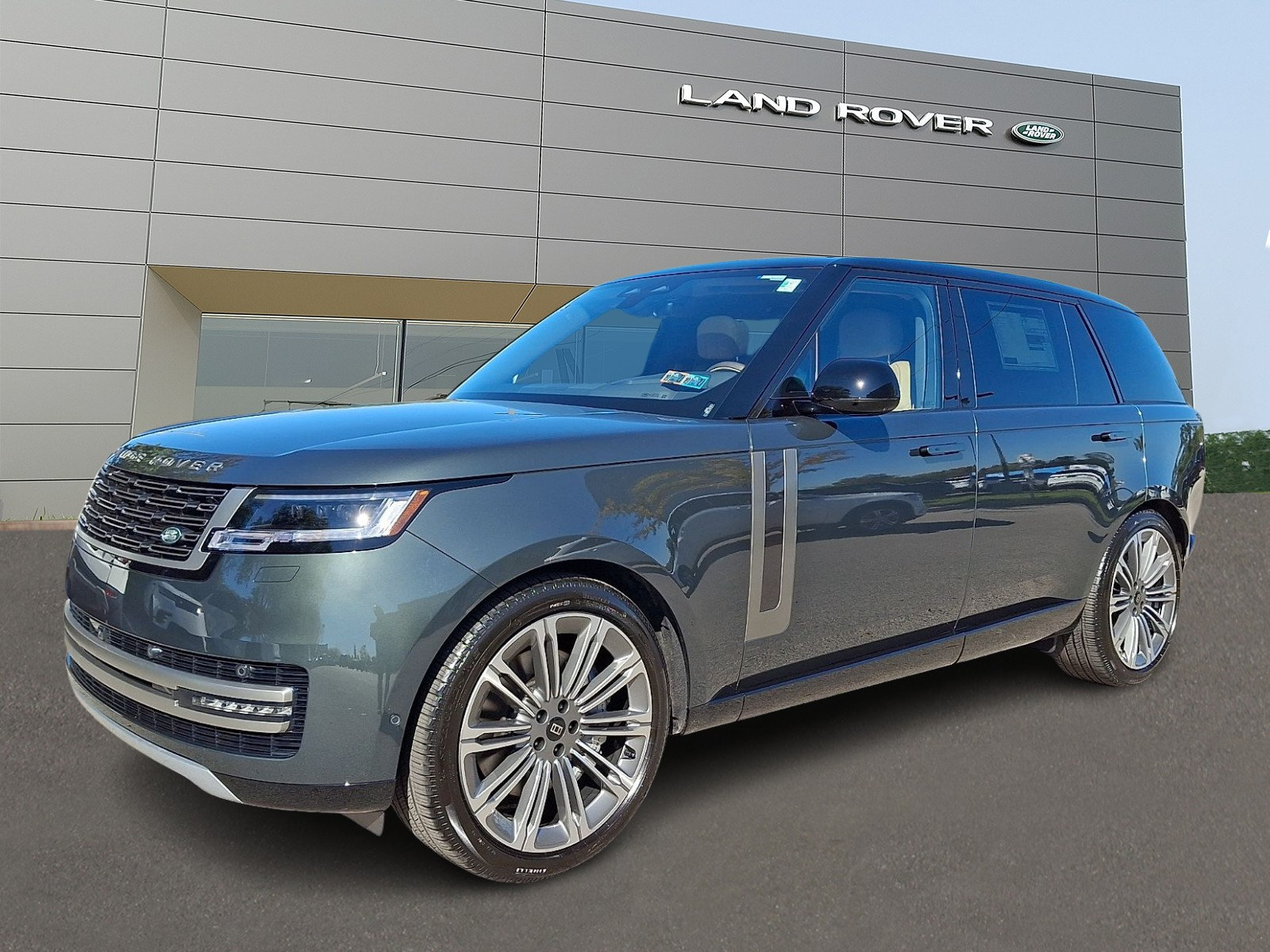 New 2027 Land Rover Range Rover Long Wheelbase SE AWD/4WD image 1