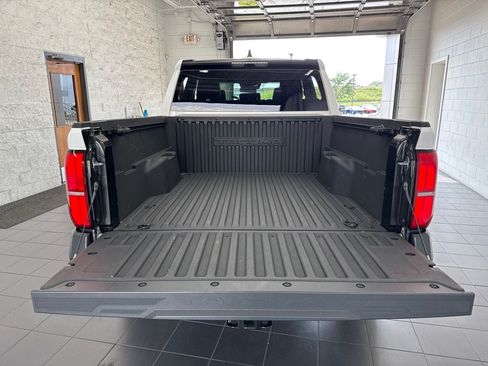 Certified 2024 Toyota Tacoma SR AWD/4WD image 10