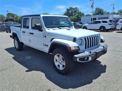 Used 2021 Jeep Gladiator Sport image 3