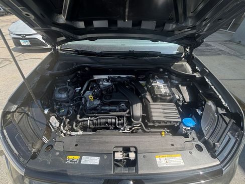 Used 2025 Volkswagen Taos SE image 38