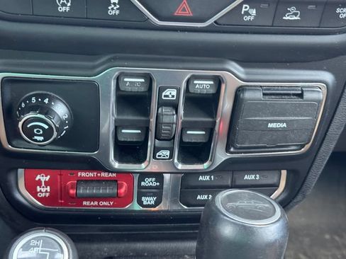 Certified 2020 Jeep Gladiator Rubicon AWD/4WD image 37