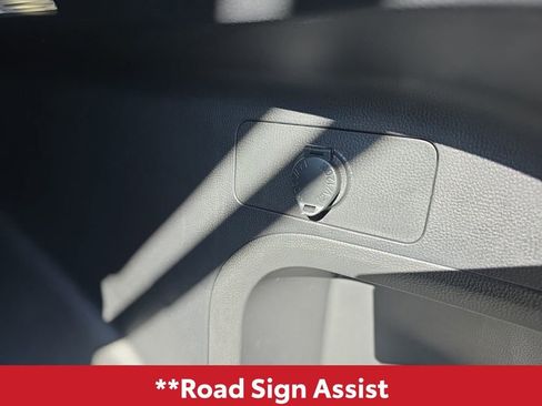 Used 2024 Toyota RAV4 XLE image 16